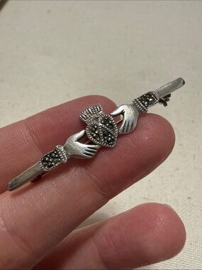 Lovely Sterling Silver 925 Marcasite Claddagh Brooch